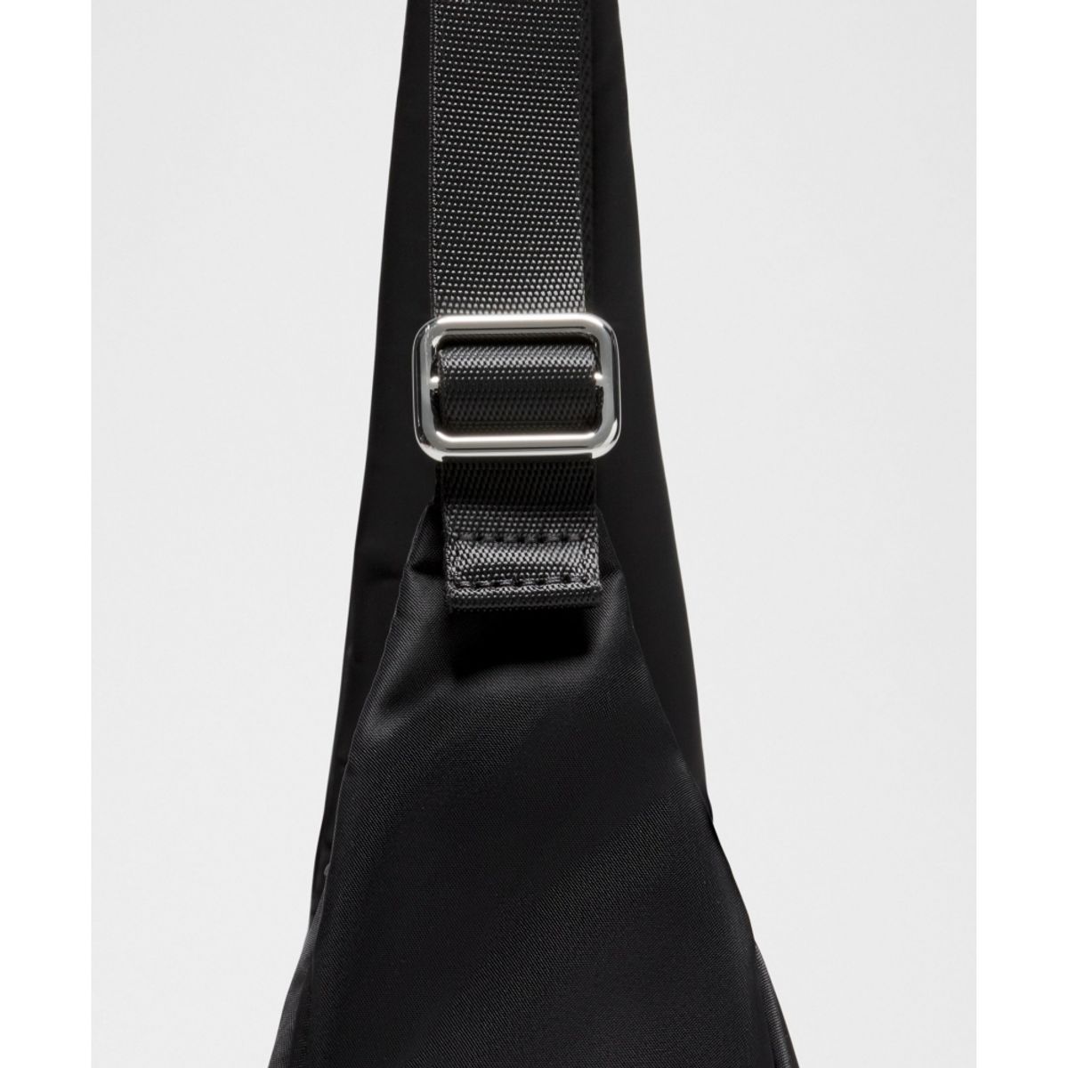 룰루레몬(LULULEMON) 시티 에센셜 숄더백  BLK SLVR