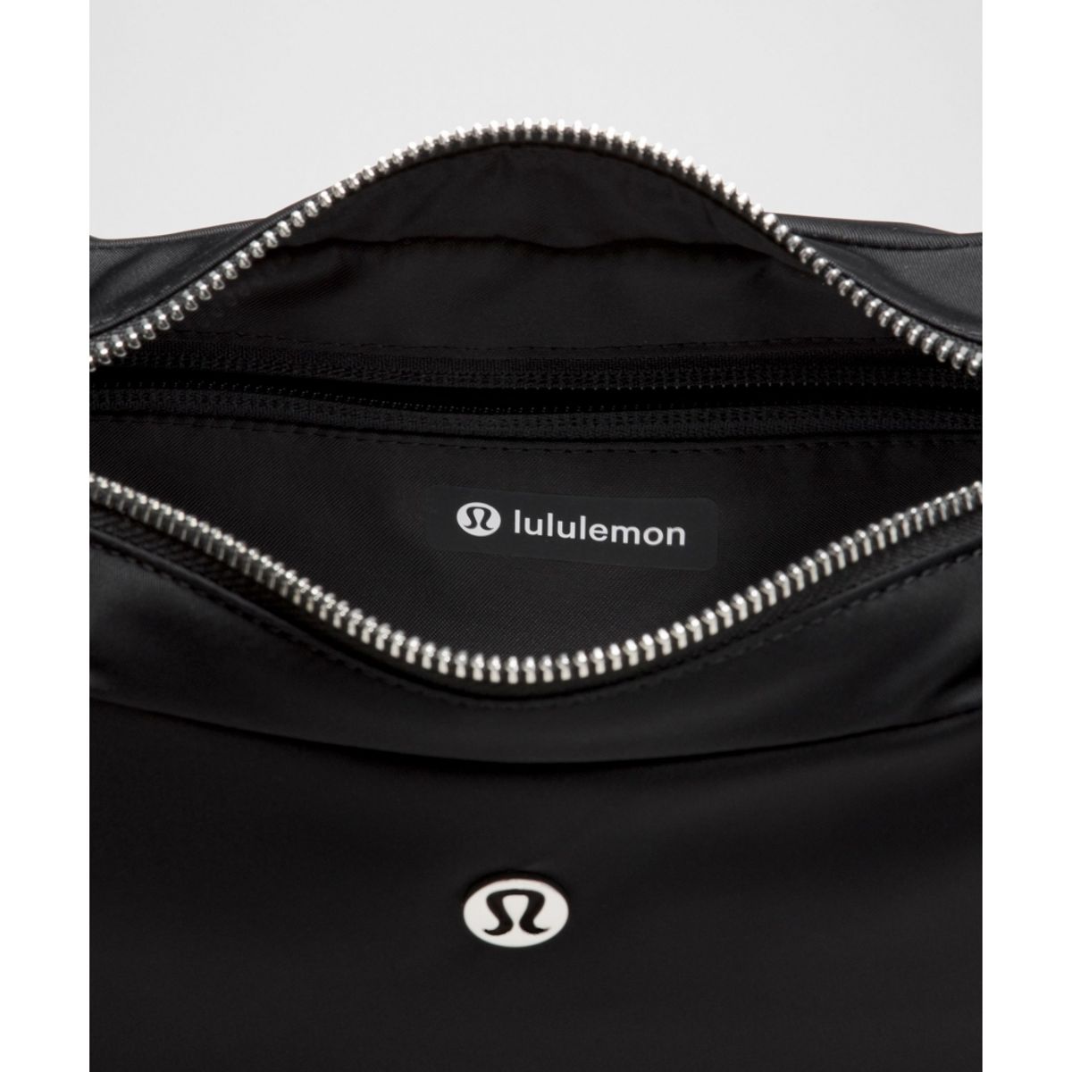 룰루레몬(LULULEMON) 시티 에센셜 숄더백  BLK SLVR