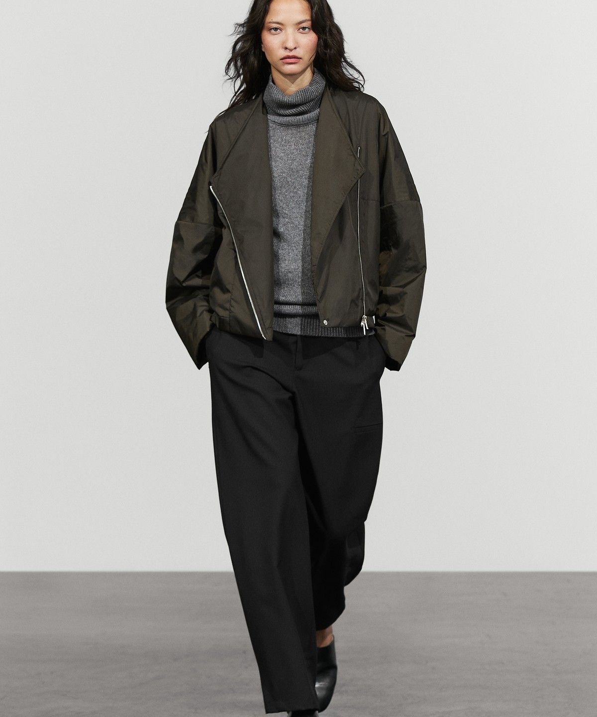 마시모두띠(MASSIMO DUTTI) 스웨이드 라이트 퀼팅 봄버 자켓