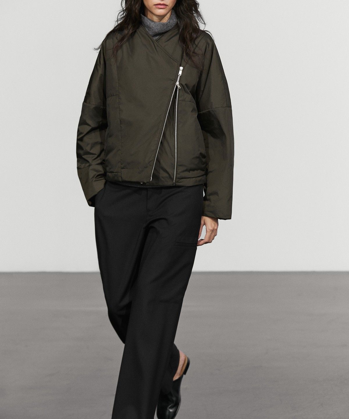 마시모두띠(MASSIMO DUTTI) 스웨이드 라이트 퀼팅 봄버 자켓