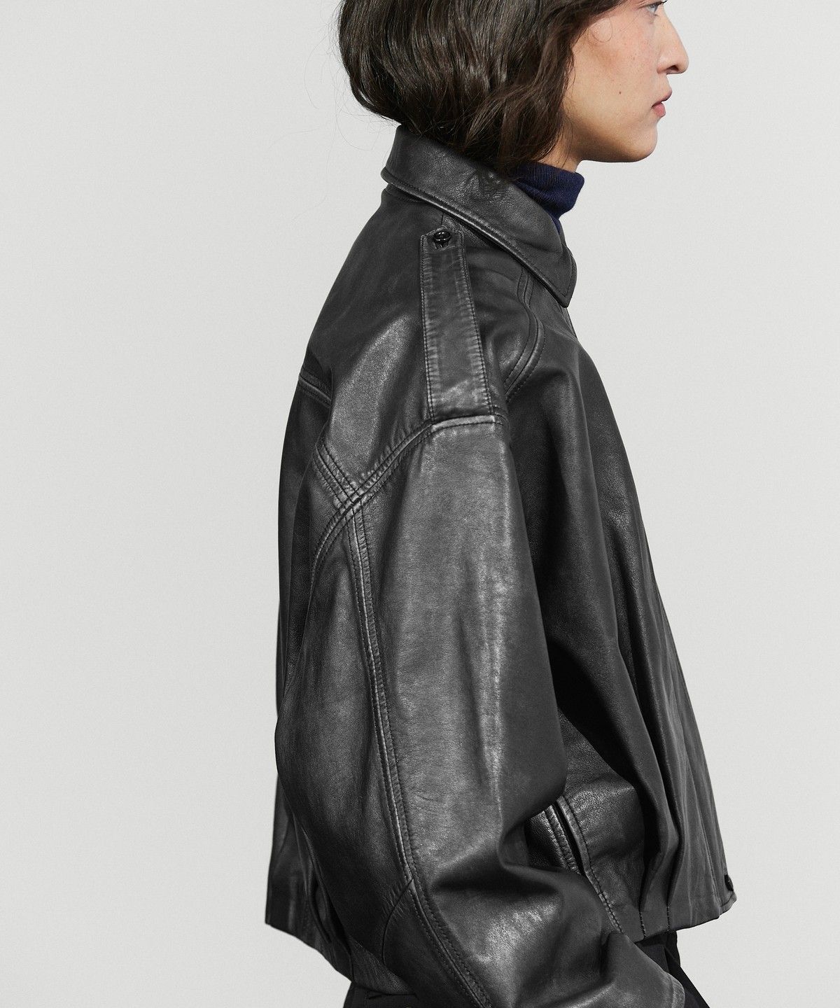 마시모두띠(MASSIMO DUTTI) 라펠 칼라 나파 가죽 봄버 자켓