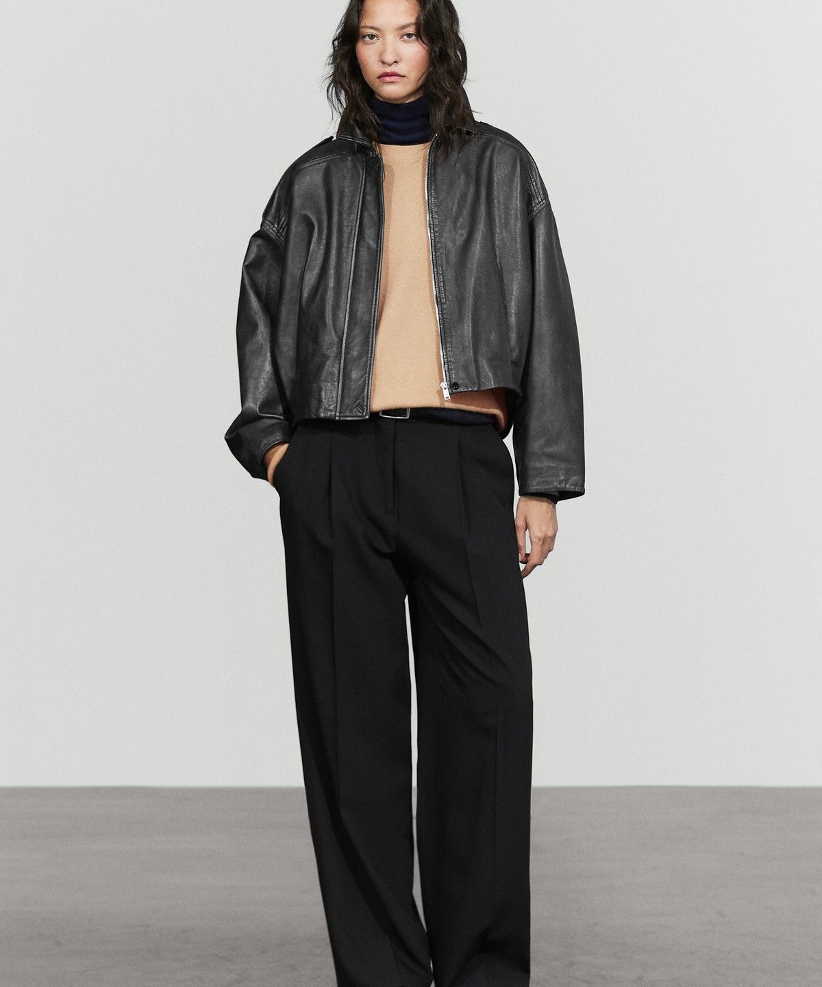 마시모두띠(MASSIMO DUTTI) 라펠 칼라 나파 가죽 봄버 자켓