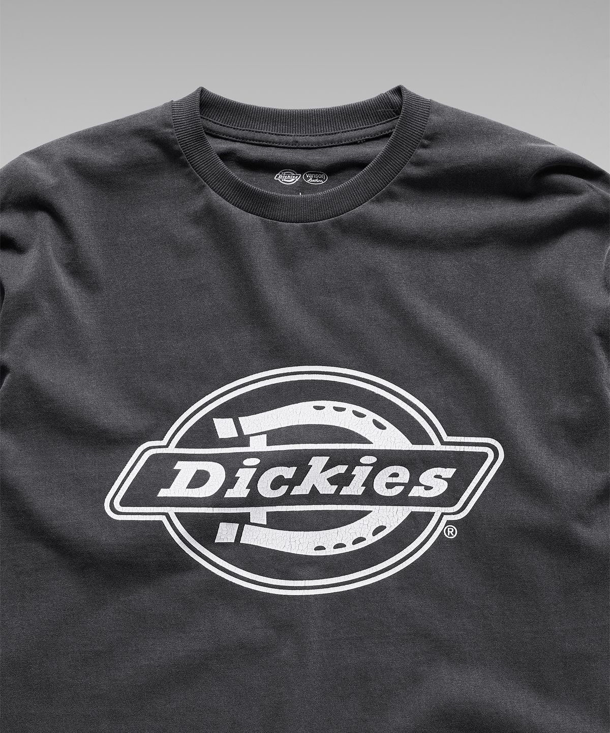 디키즈(DICKIES) 디키즈 x 벤슨 레더스 오리지널 본 롱슬리브 Pigment
