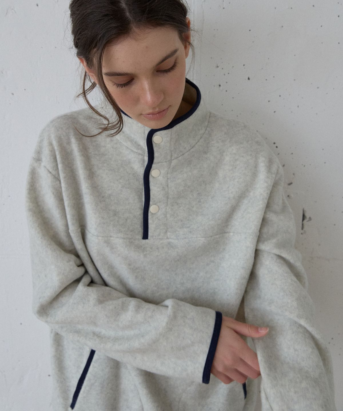 위오이(WIOE) Fleece Snap Pullover_Oatmeal