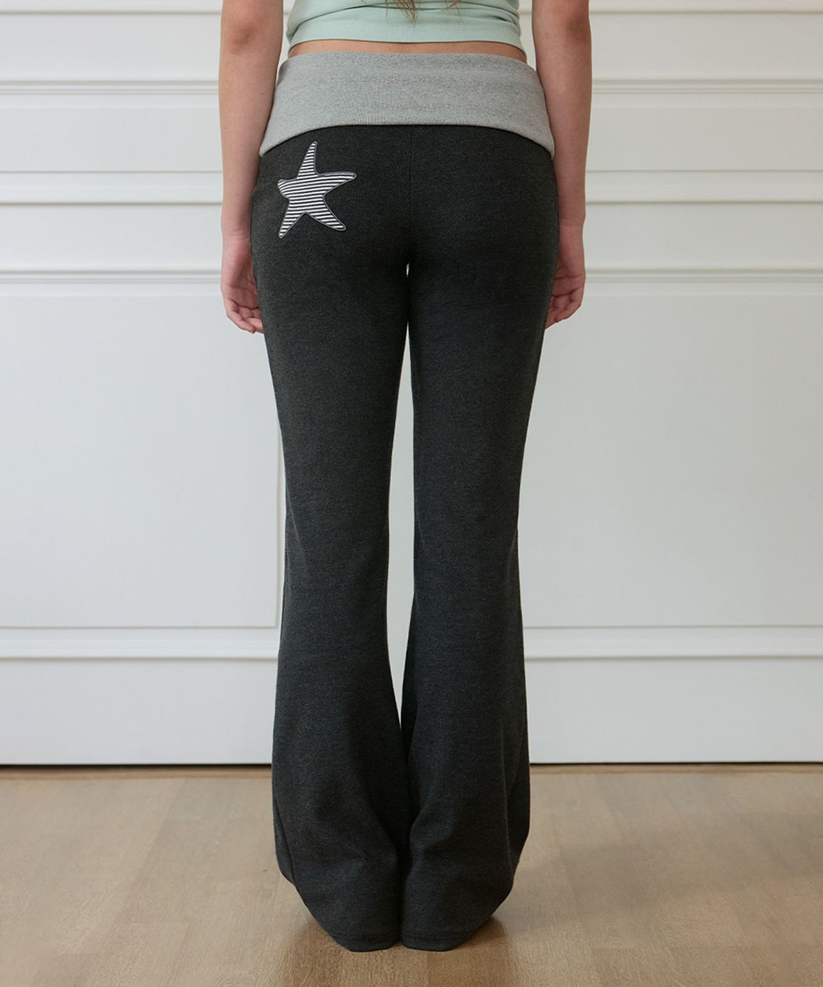 로제프란츠(ROSEFRANTZ) Fold-Over Waistband Flare Pants [Charcoal]