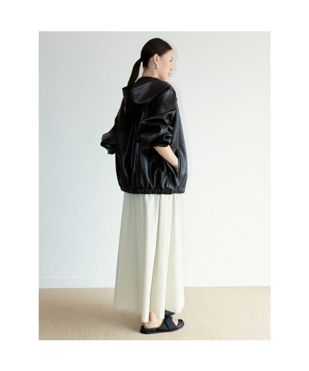 디애퍼처(THE APERTURE) Redford Hoodie Jumper  Black (TA6739A035)