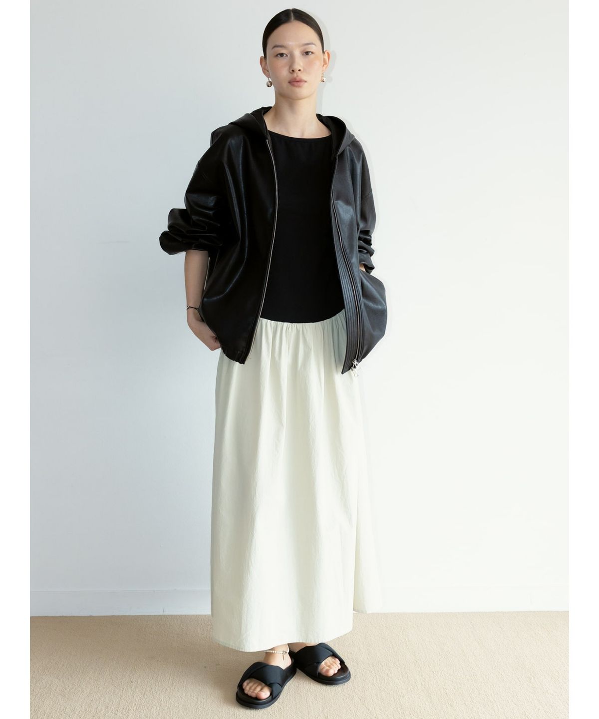 디애퍼처(THE APERTURE) Redford Hoodie Jumper  Black (TA6739A035)