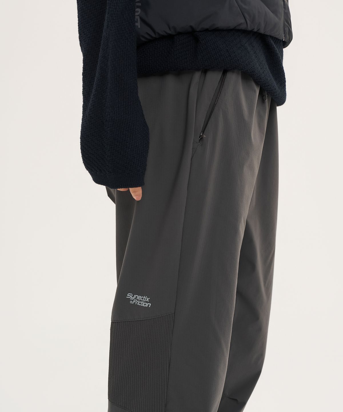 고요웨어(GOYOWEAR) [시넥틱스 프릭션] 써멀그레인 테이퍼드 팬츠 (브라운 그레이)