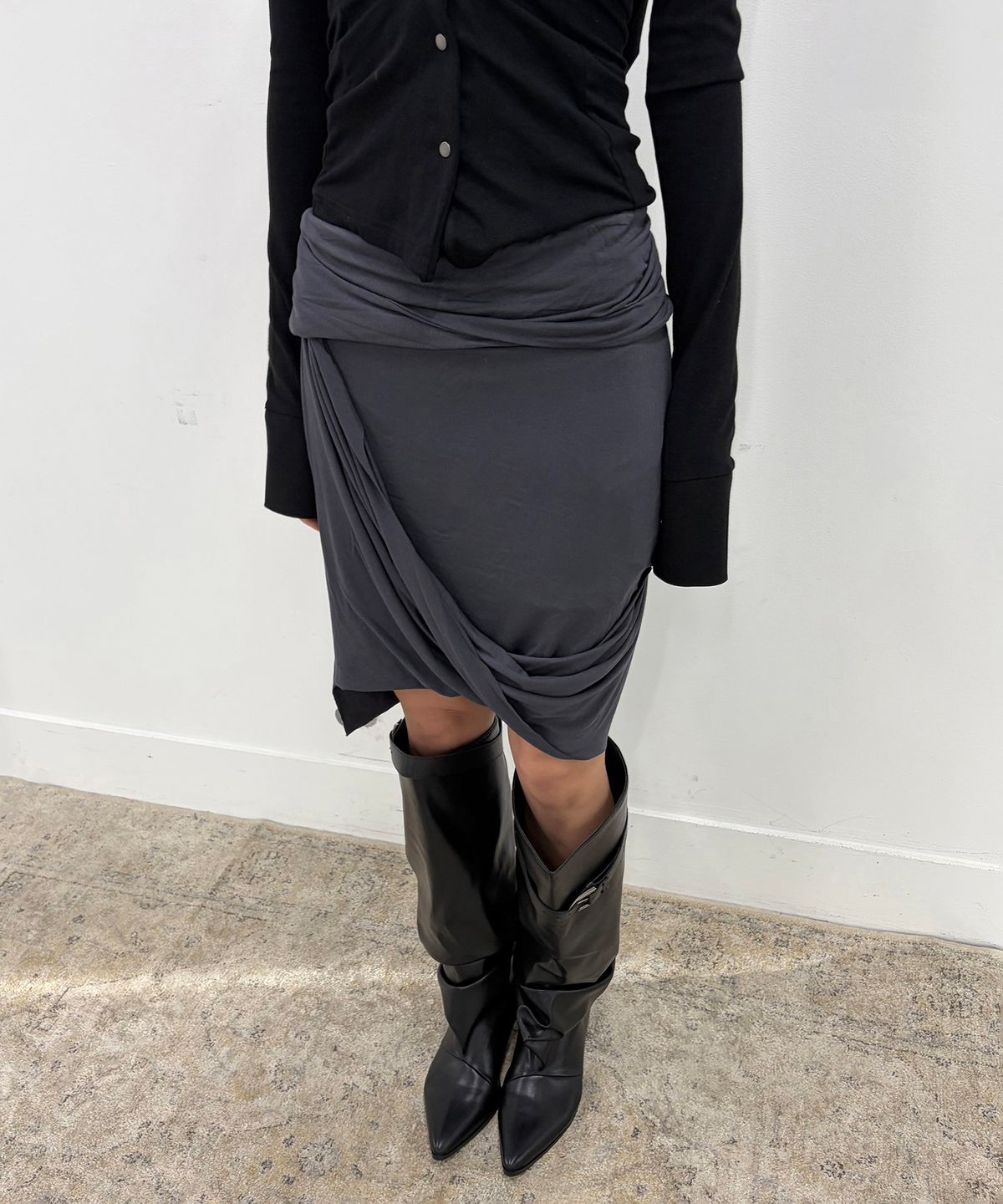 플레어업(FLAREUP) Asymmetrical Midi Skirt (FL-274_Charcoal)