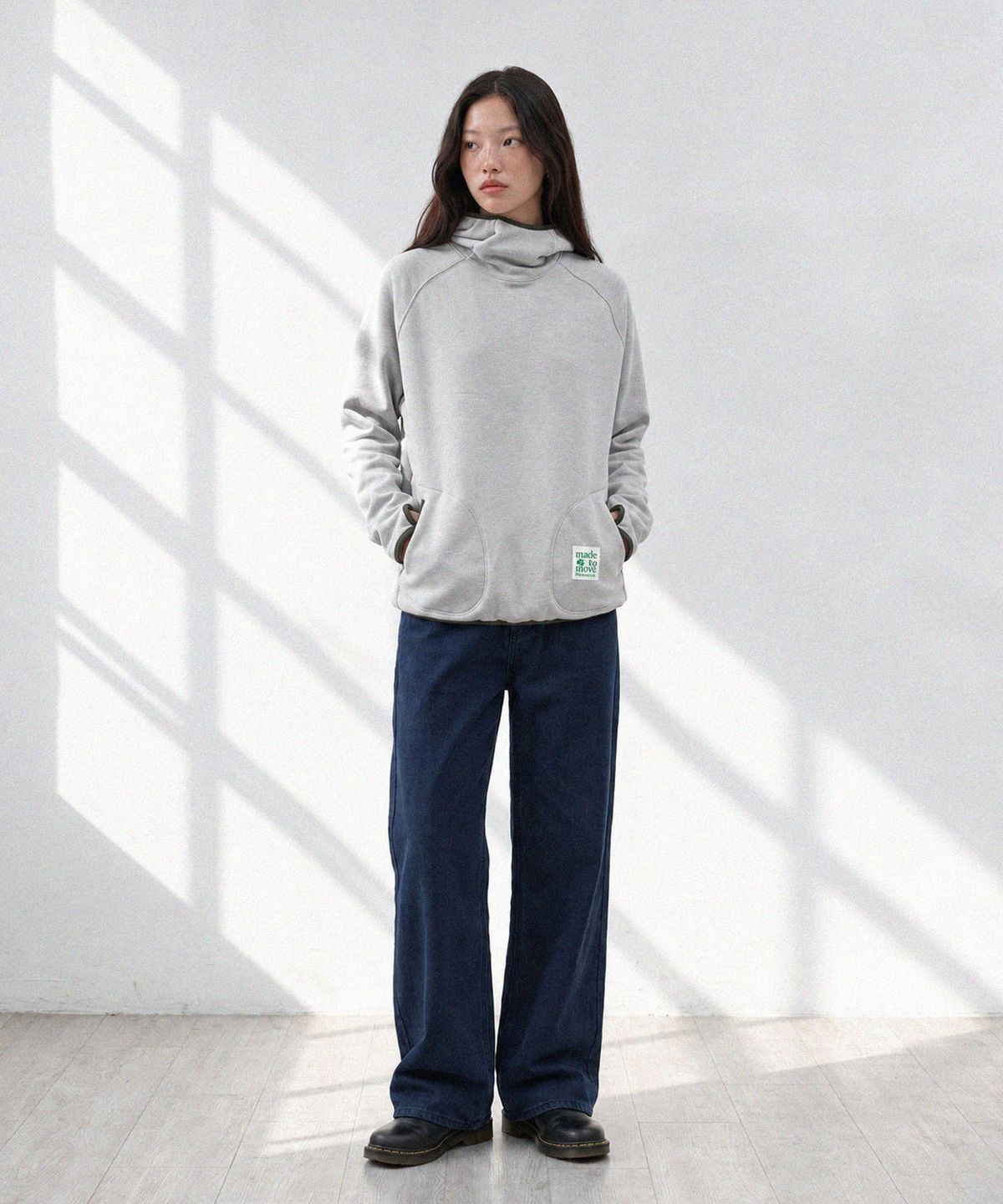 모더먼트(MODERMENT) 썸홀 래글런 후디 [더스티베이지]