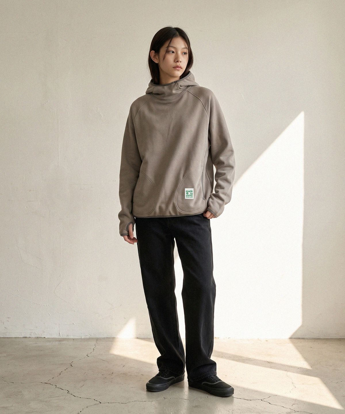 모더먼트(MODERMENT) 썸홀 래글런 후디 [블랙]