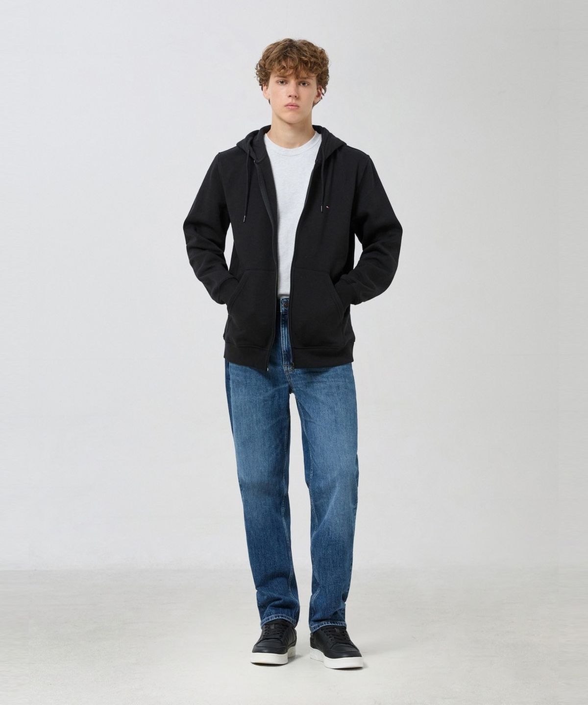 타미진스(TOMMY JEANS) 레귤러 핏 플래그 집업 후디 (T32G7TJC02TMT1BDS)