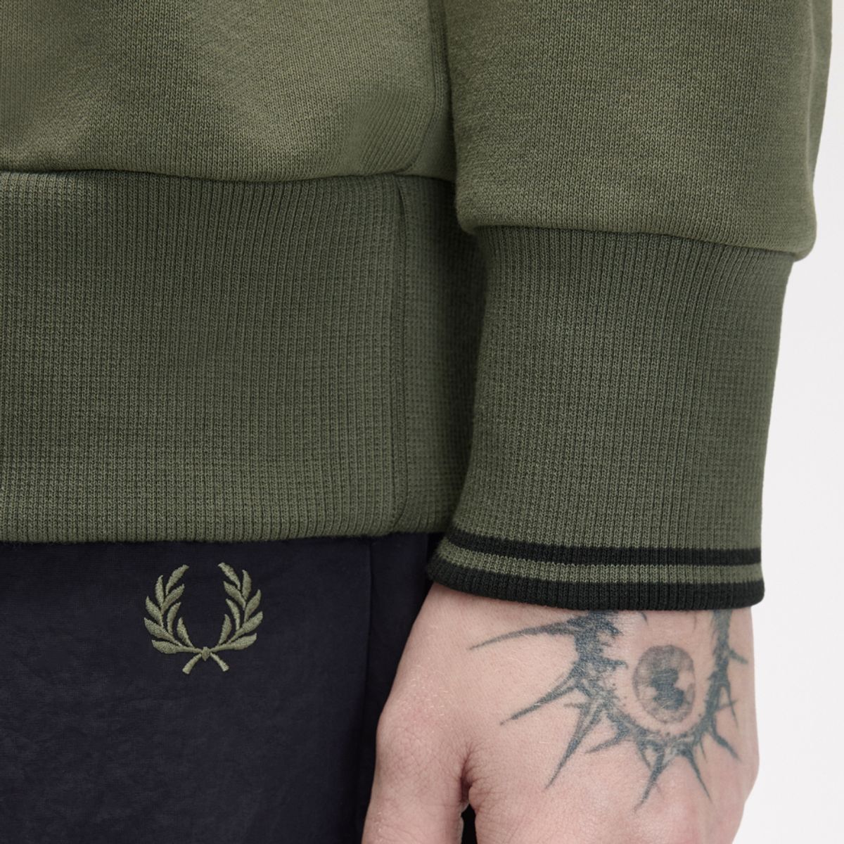 프레드페리(FRED PERRY) [Sport] 릴렉스드 팁드 크루넥 스웻셔츠 - 로렐리스그린 AFPM2G33495-X21