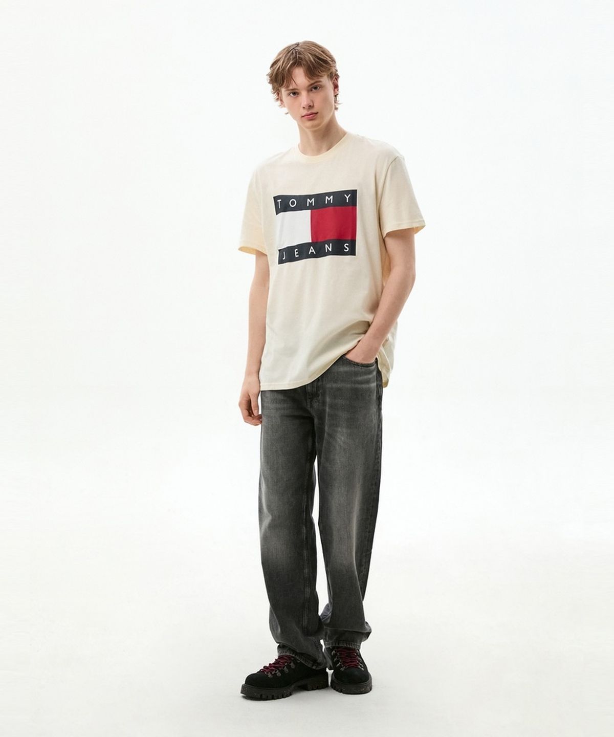 타미진스(TOMMY JEANS) 레귤러 빅 플래그 티셔츠 (T32G6TTO16TMT1AEF)