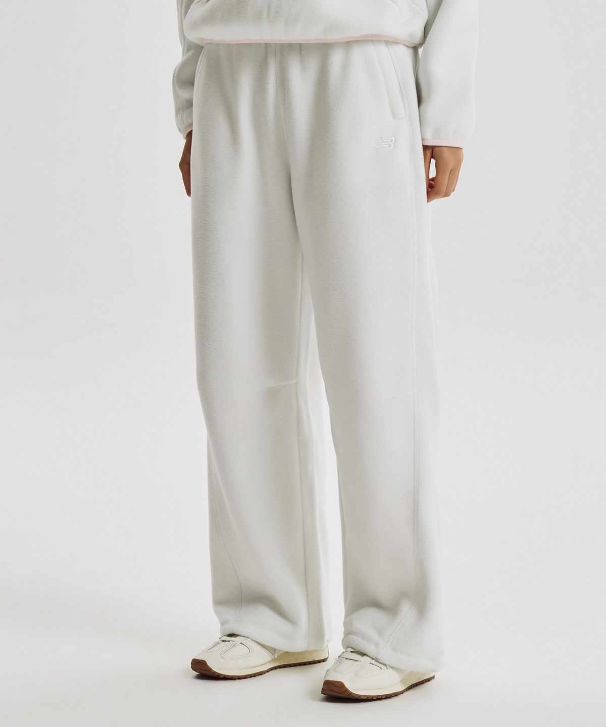 뉴발란스(NEW BALANCE) NBMLG4W952 / WOMEN 코지 플리스 와이드팬츠 (IVORY)