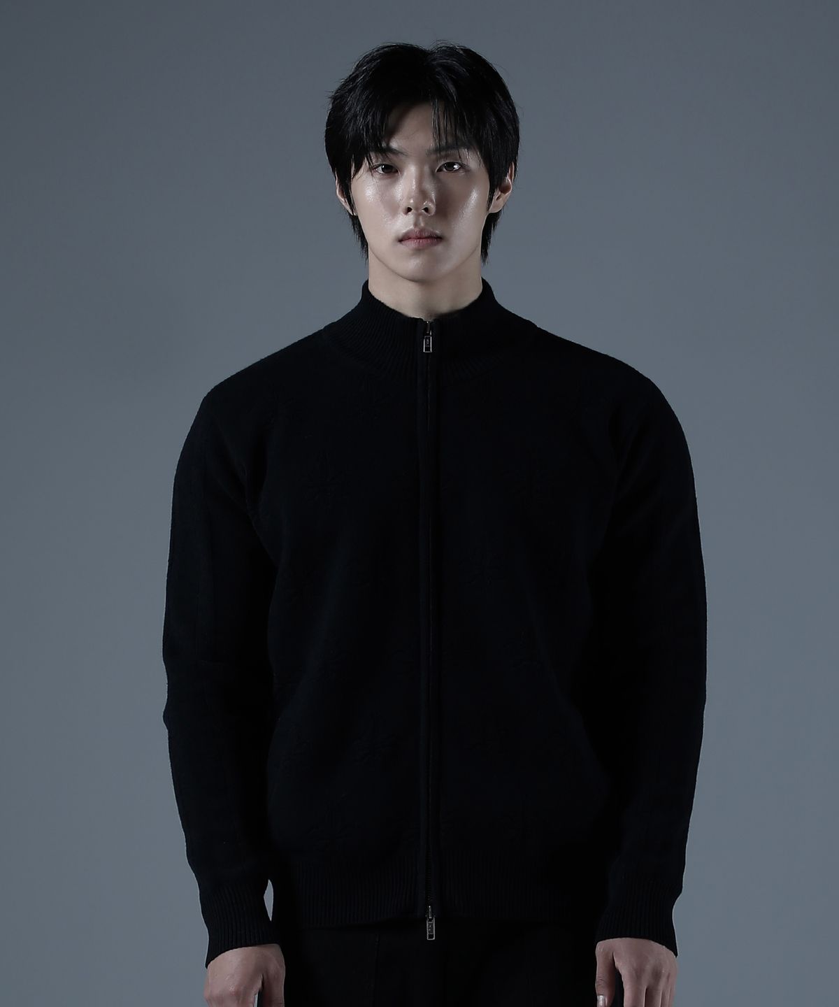 카미드(CARMID) 크로스 부클 니트집업 [블랙]