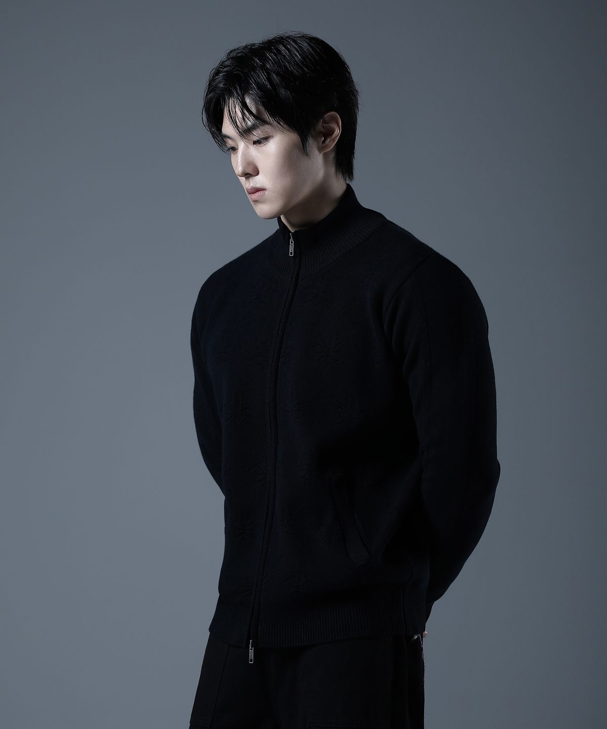 카미드(CARMID) 크로스 부클 니트집업 [블랙]