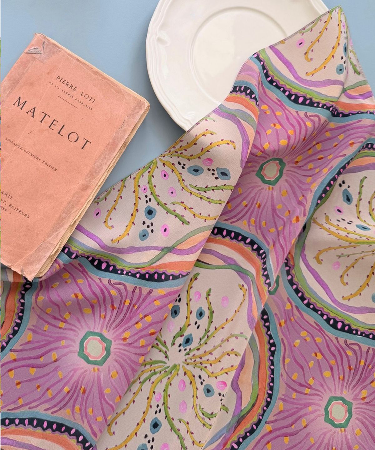 마레트라(MARAETHRA) Secret Halo Silk Square Scarf 시크릿 하일로 실크 스퀘어 스카프
