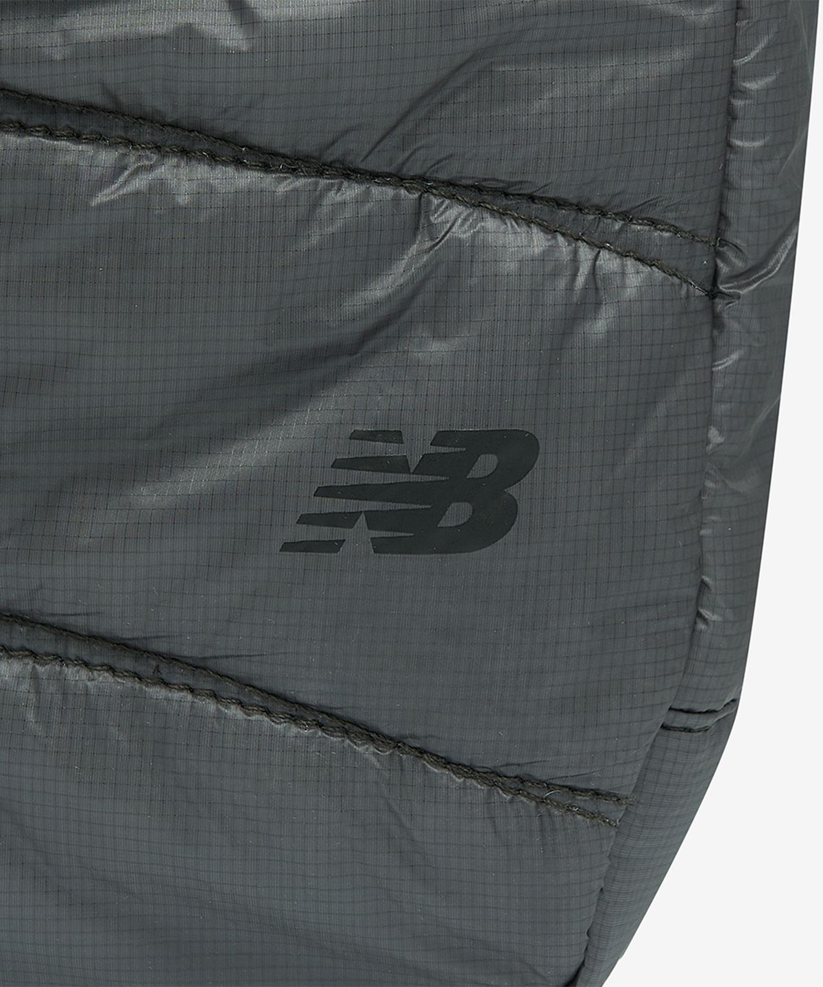 뉴발란스(NEW BALANCE) NBGCGF1303 / 플라잉77 미니 패딩 크로스백 (CHARCOAL)
