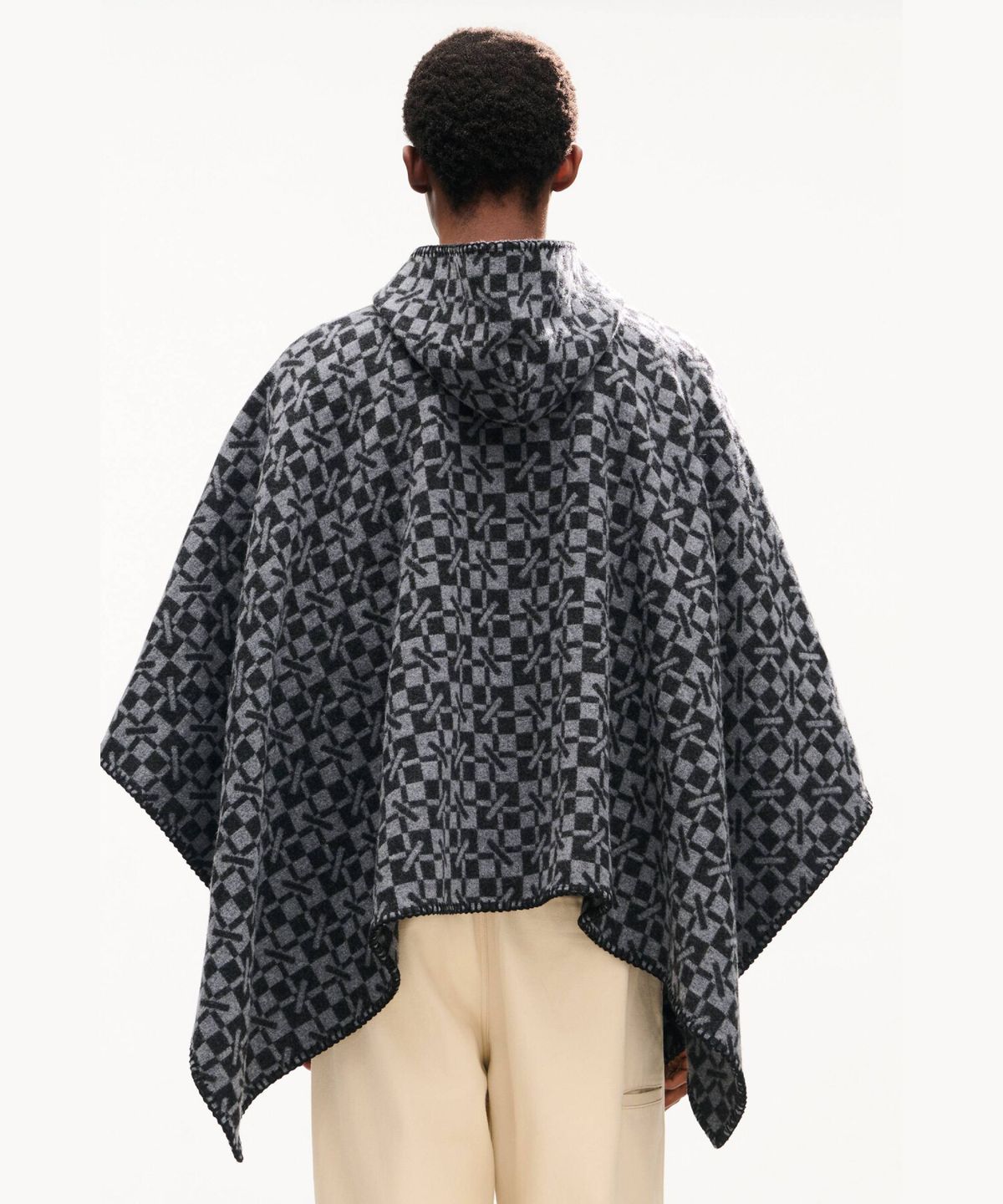 겐조(KENZO) 유니섹스 겐조그램 판초_K266AU5Z01BKX