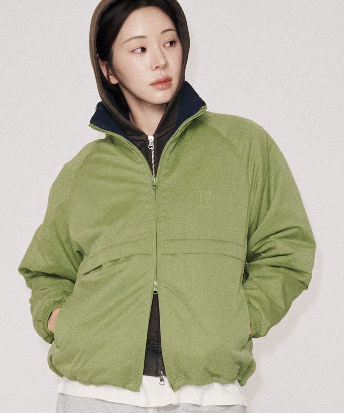 유니버스 가먼트(UNIVERSE GARMENT) 투웨이 스탠드넥 자켓_GREEN