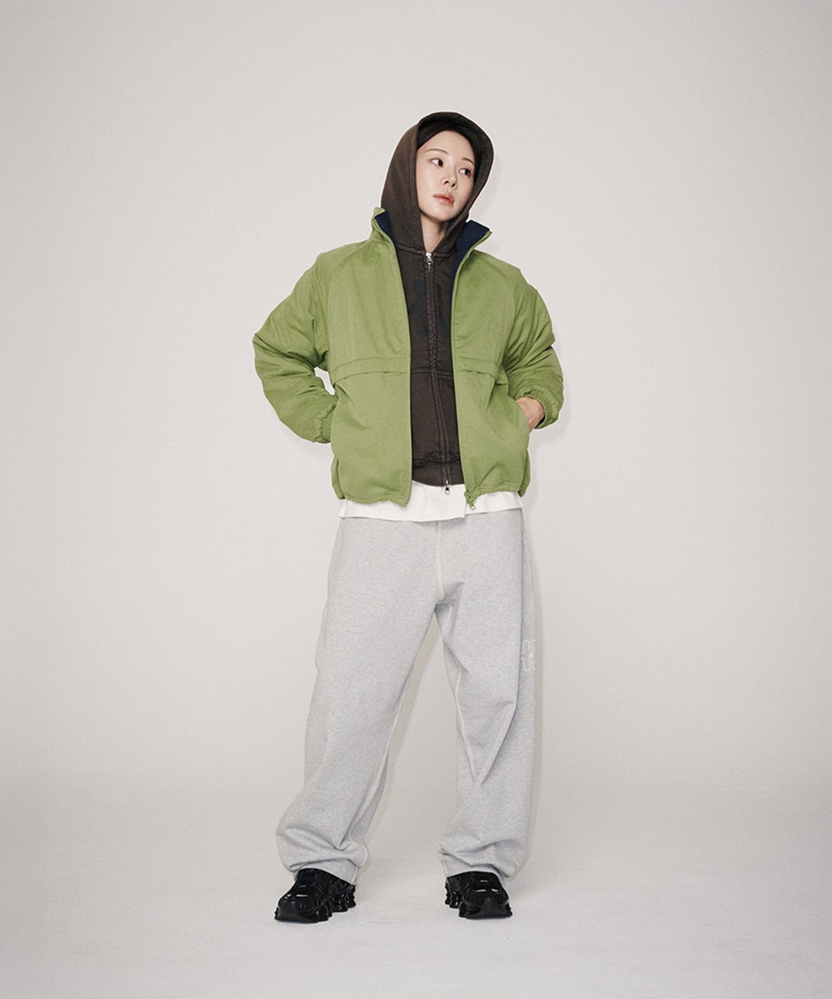 유니버스 가먼트(UNIVERSE GARMENT) 투웨이 스탠드넥 자켓_GREEN