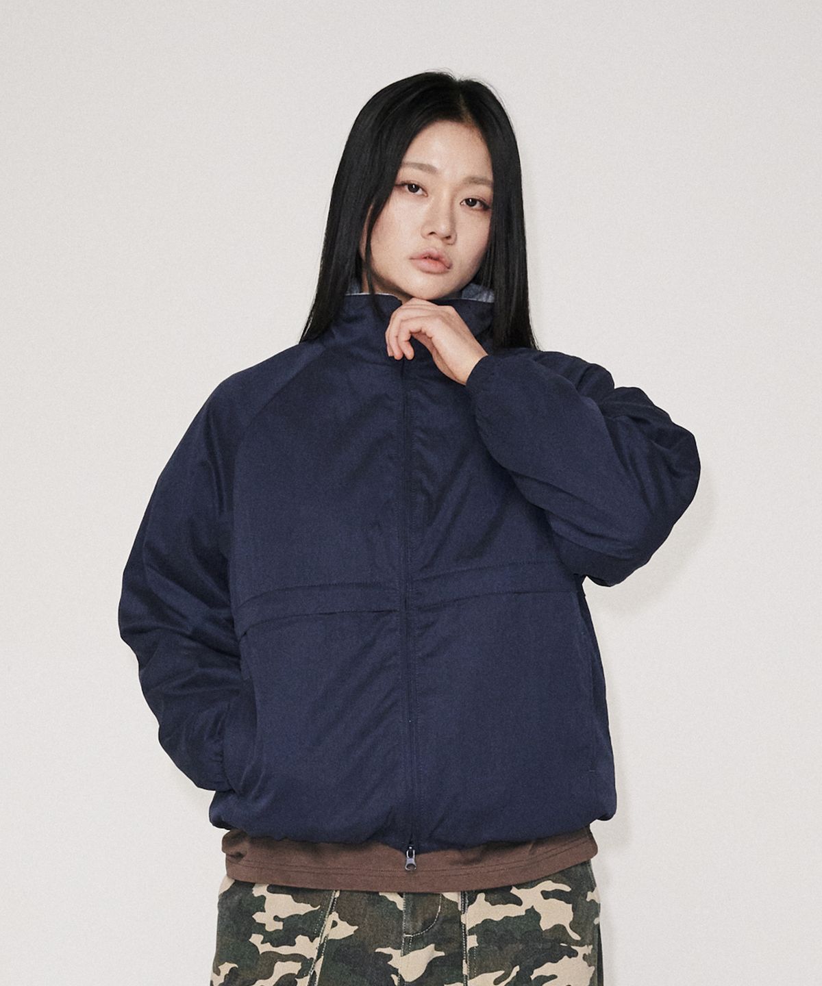 유니버스 가먼트(UNIVERSE GARMENT) 투웨이 스탠드넥 자켓_NAVY