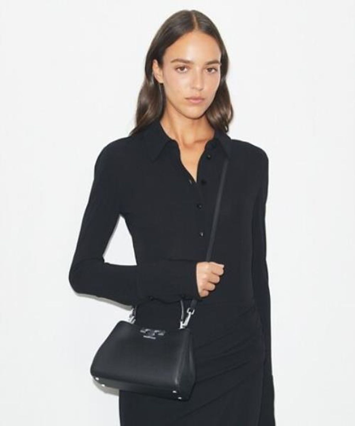 토리버치(TORYBURCH) 엘리너 소프트 미니 사첼 - 블랙
