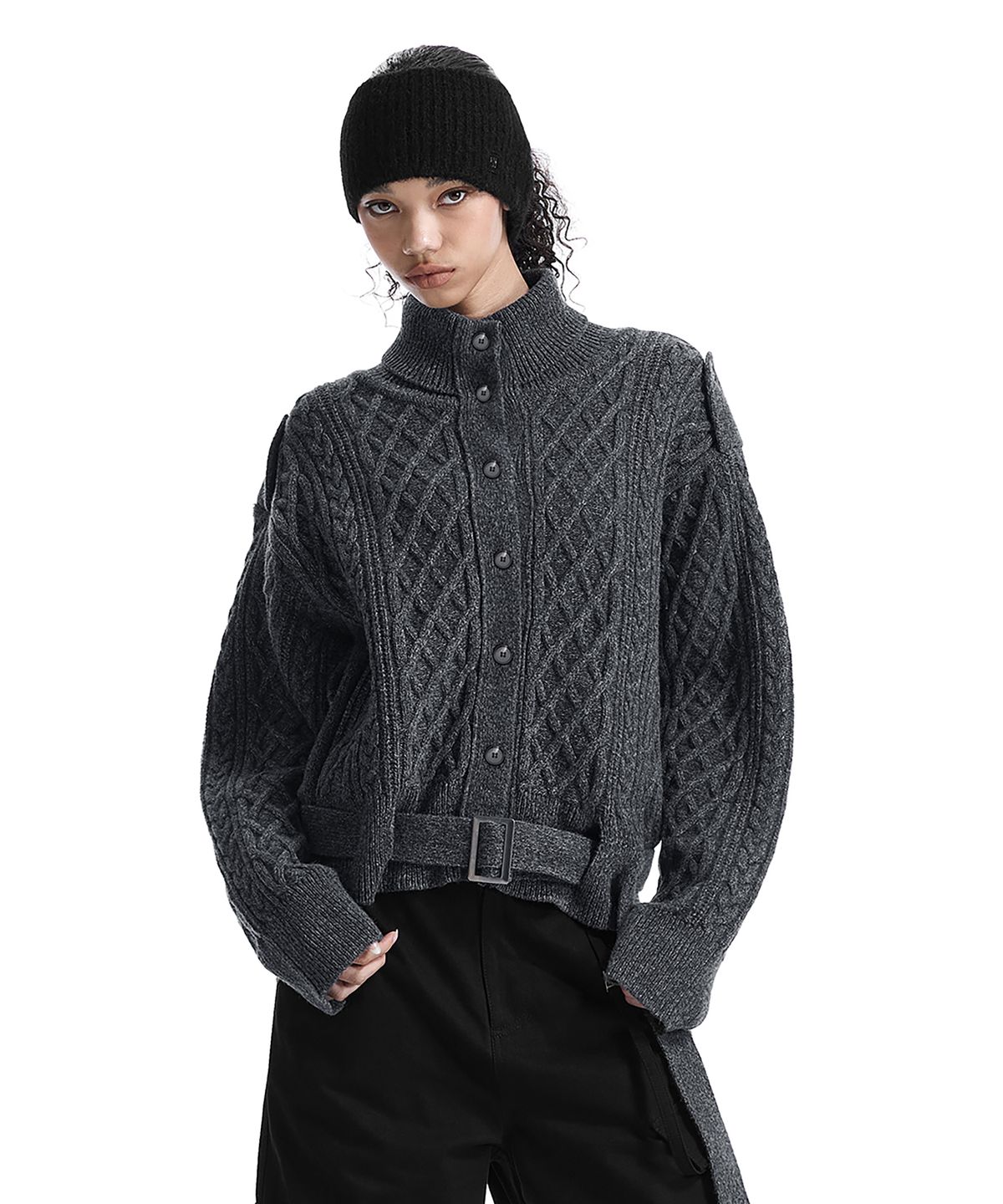 트리밍버드(TREEMINGBIRD) Belted Button Fisherman Knit Jacket [ Charcoal ]