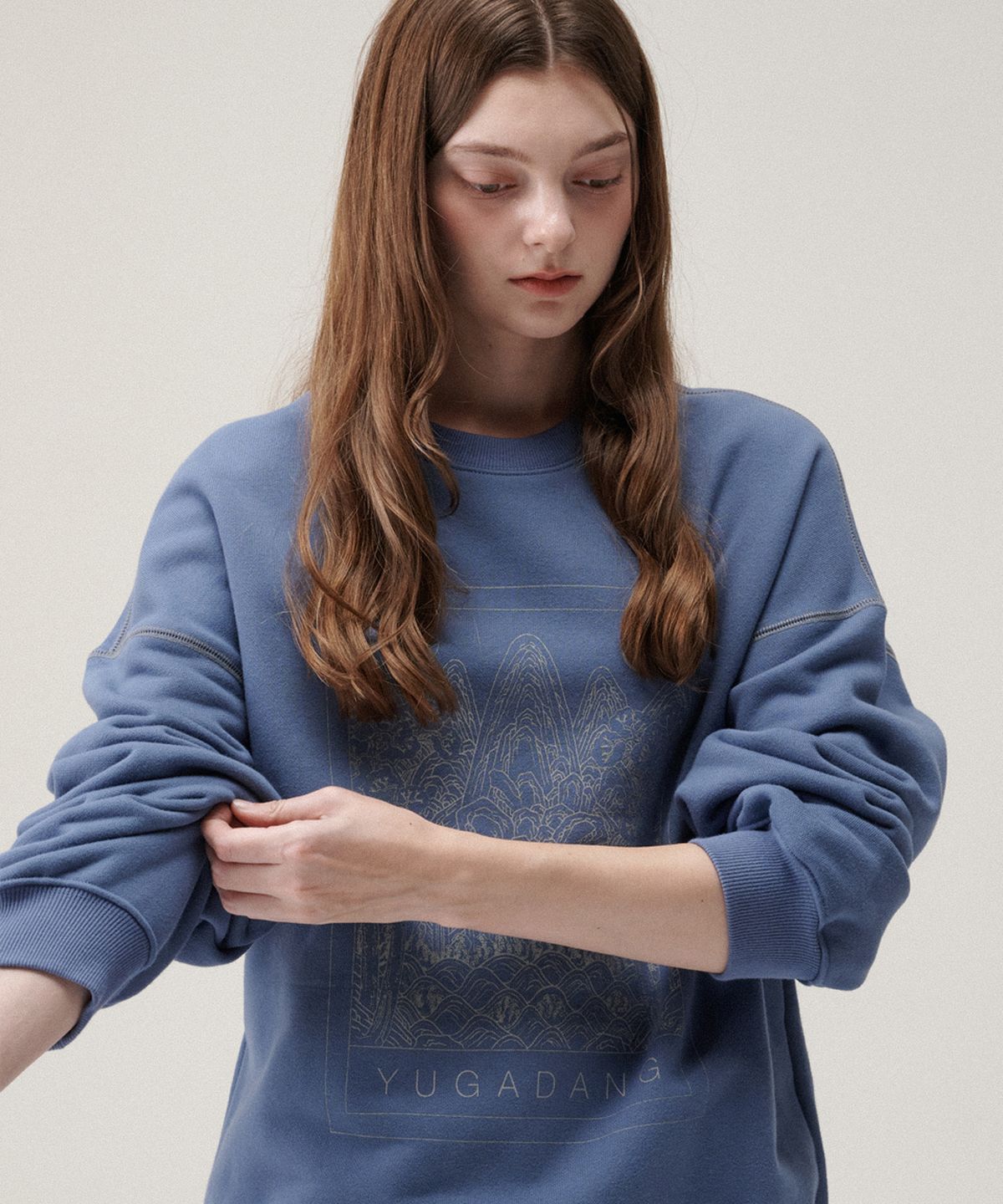 유가당(YUGADANG) Sun,moon and five peaks sweatshirt_ash blue 일월오봉도 스웻셔츠_애쉬블루