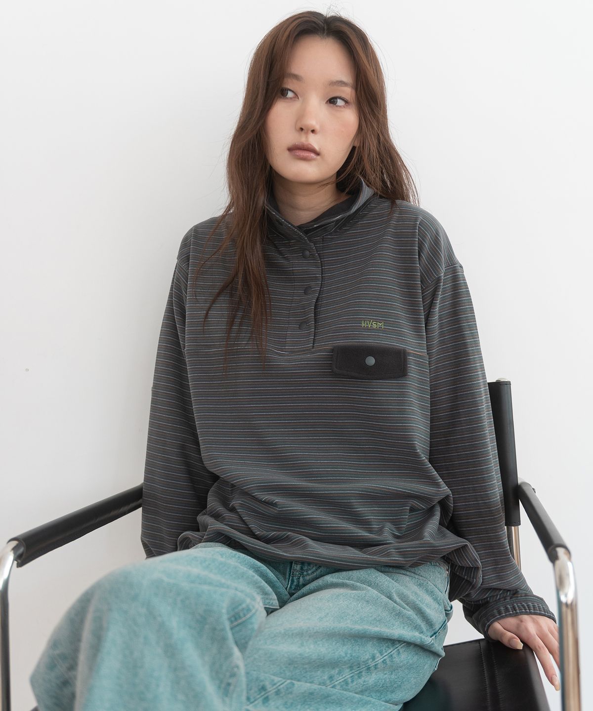 해비즘(HAVISM) STRIPE FLEECE HALF NECK SWEATSHIRT(CHARCOAL)