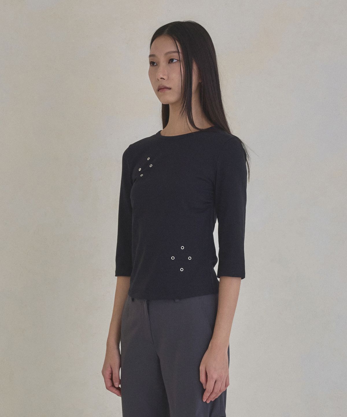 실롯(SEALOT) Eyelet Shirring Three-Quarter Sleeve Top (Black)