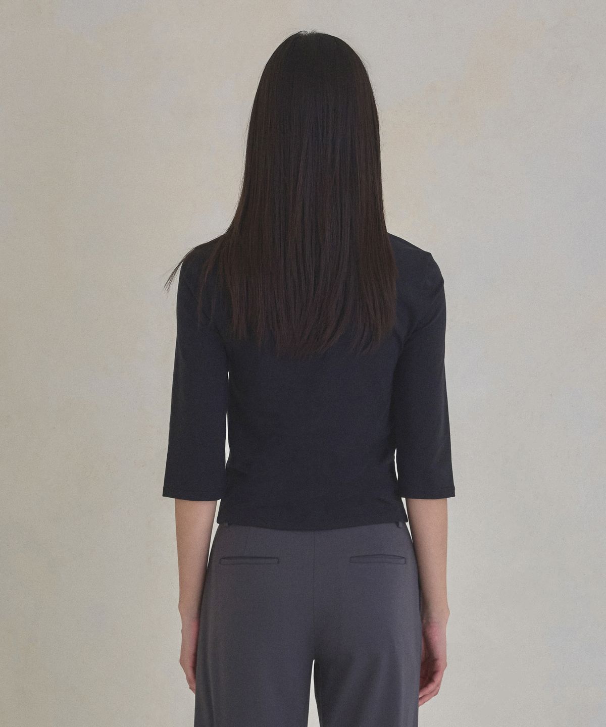 실롯(SEALOT) Eyelet Shirring Three-Quarter Sleeve Top (Black)