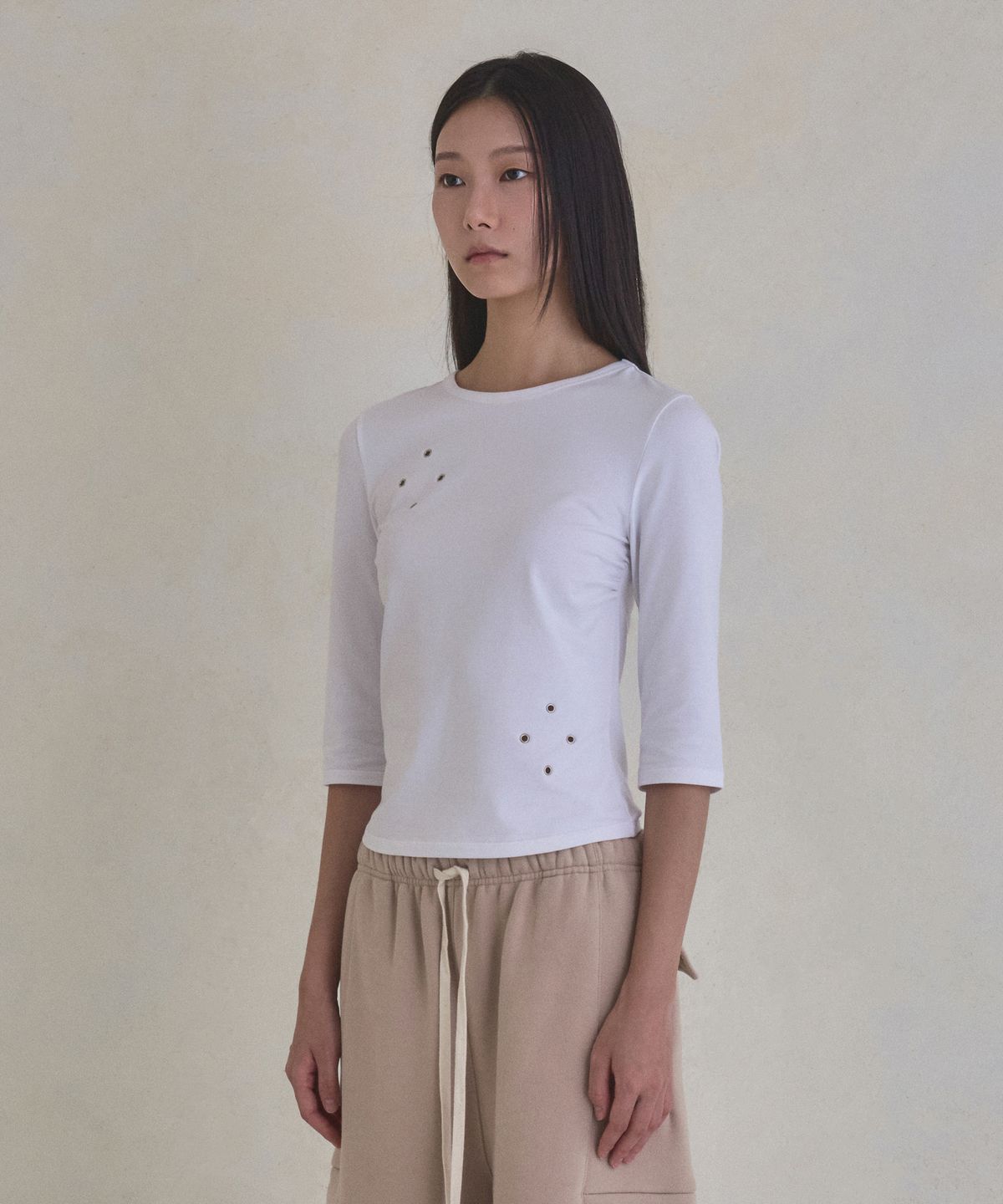 실롯(SEALOT) Eyelet Shirring Three-Quarter Sleeve Top (White)