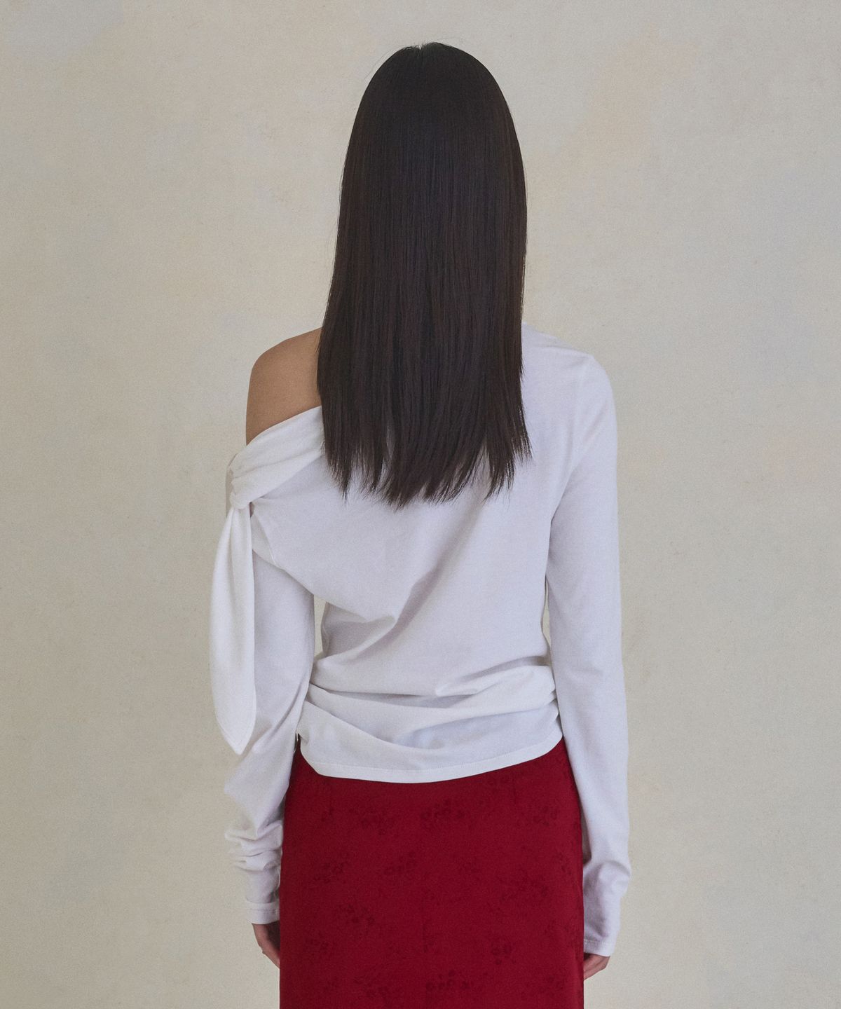 실롯(SEALOT) Tied-Up Shoulder Slit Long Sleeve Top (White)