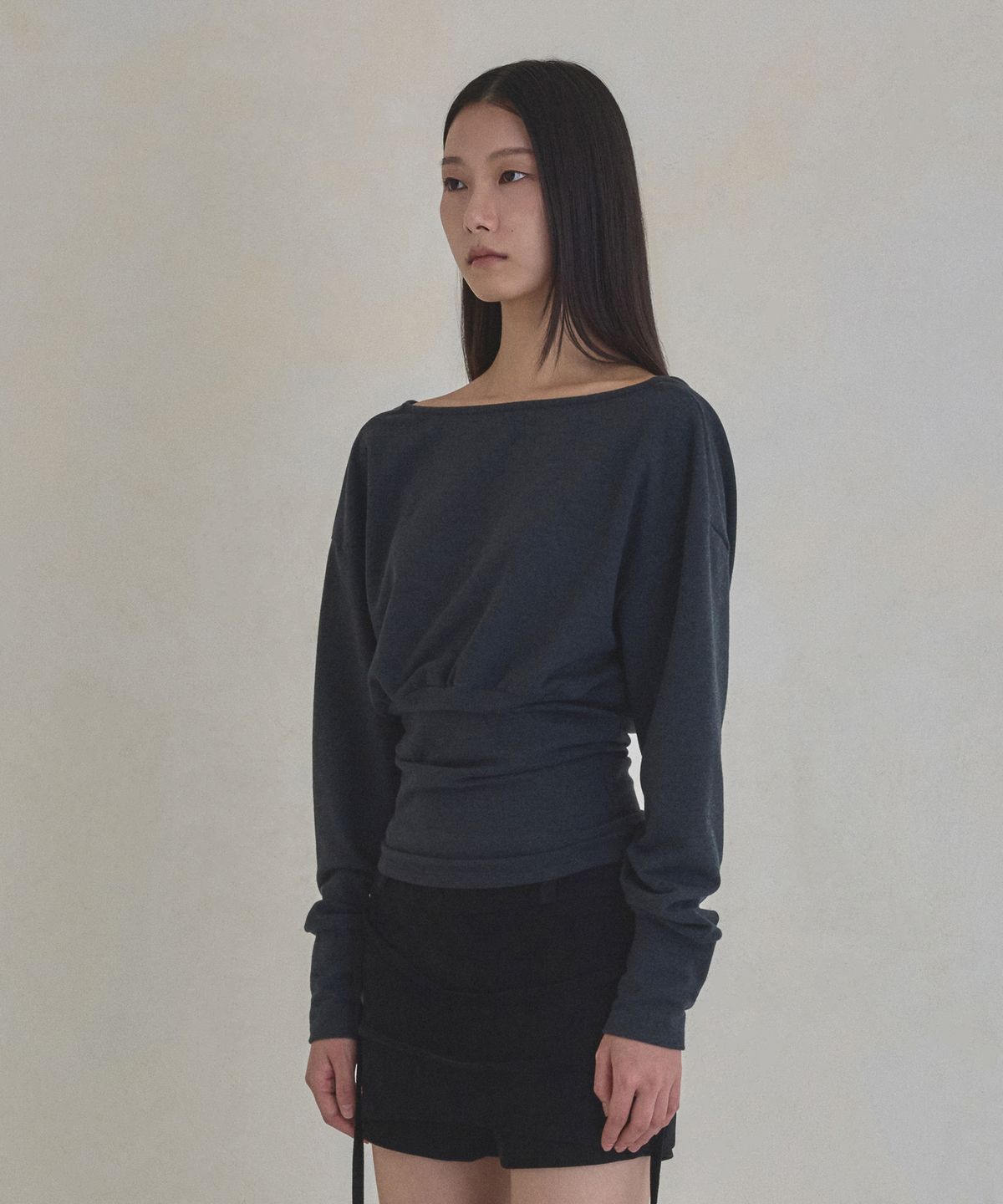 실롯(SEALOT) 2-Way Cowl Neck Long Sleeve Top (Charcoal)