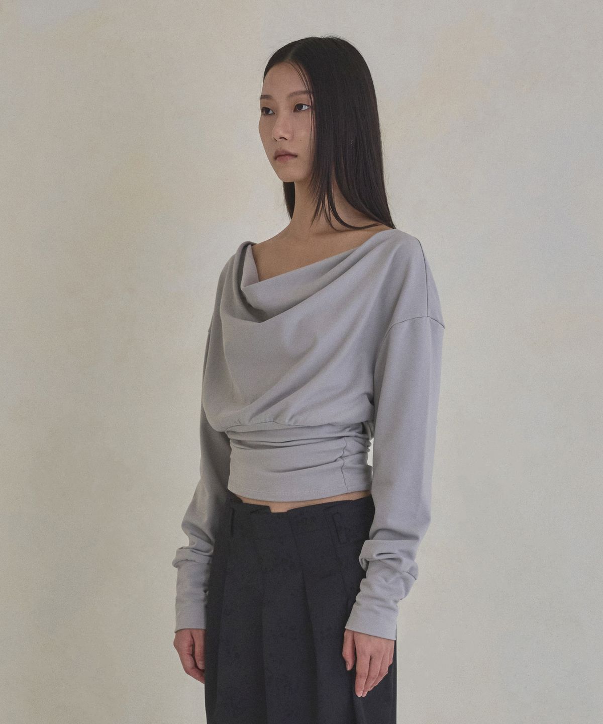 실롯(SEALOT) 2-Way Cowl Neck Long Sleeve Top (Grey)