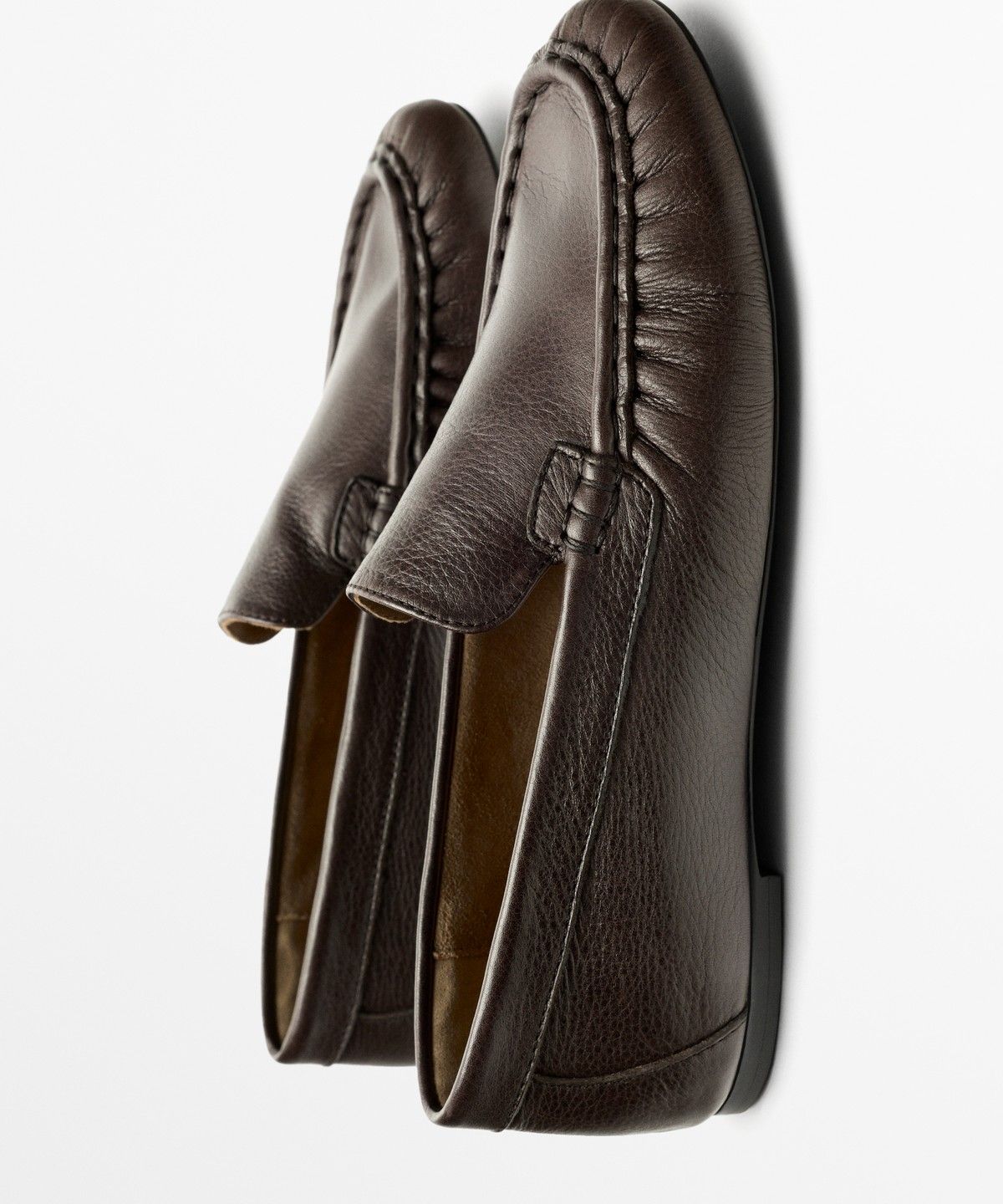 마시모두띠(MASSIMO DUTTI) 소프트 가죽 스티치 디테일 로퍼