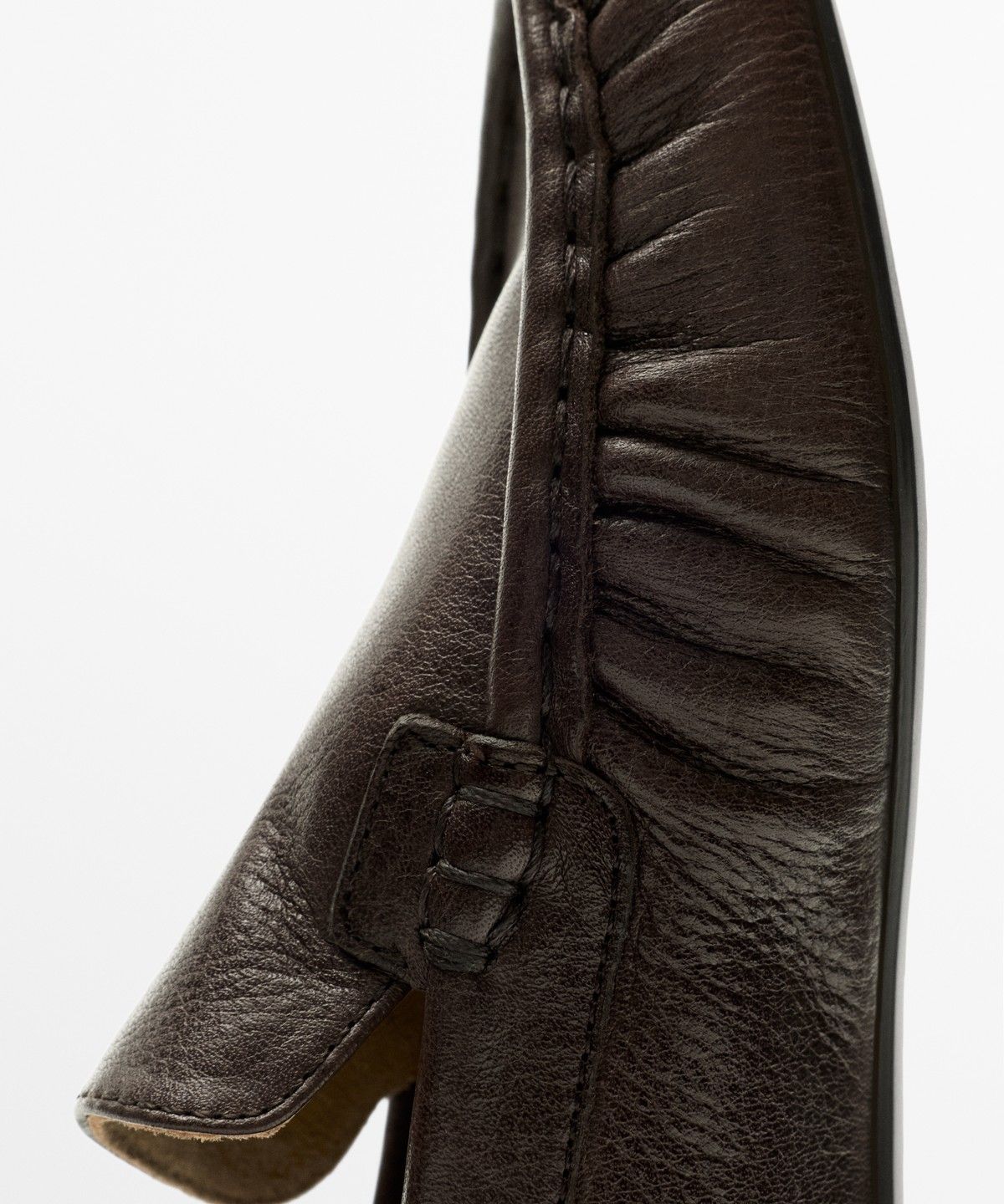 마시모두띠(MASSIMO DUTTI) 소프트 가죽 스티치 디테일 로퍼