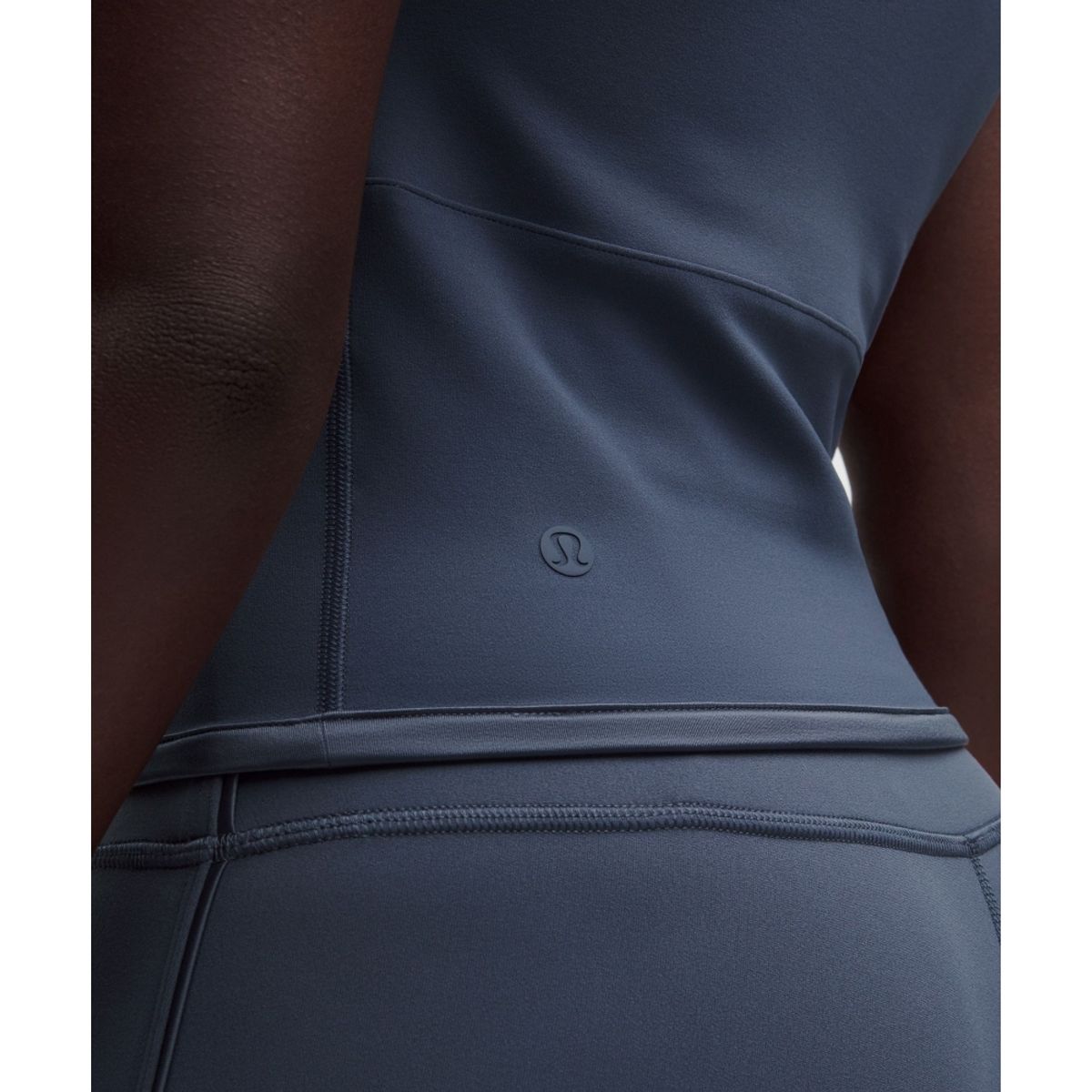 룰루레몬(LULULEMON) Nulu 새티니 트림 타이 디테일 탱크탑 *라이트 서포트, B C컵