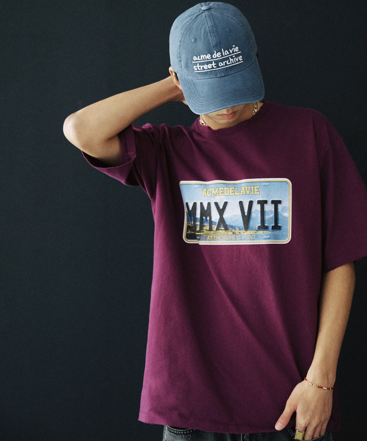 아크메드라비(ACME DE LA VIE) LICENSE PLATE SHORT SLEEVE T-SHIRT