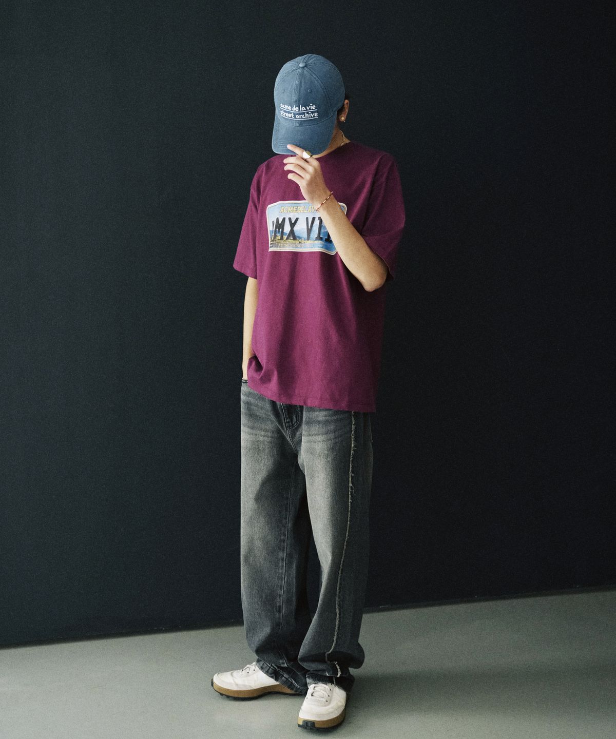 아크메드라비(ACME DE LA VIE) LICENSE PLATE SHORT SLEEVE T-SHIRT