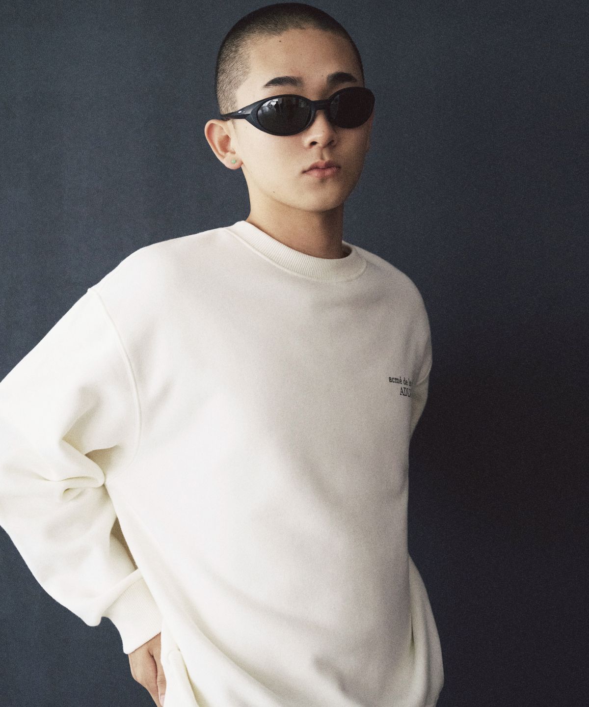 아크메드라비(ACME DE LA VIE) BASIC LOGO NAPPING SWEATSHIRT SEASON2