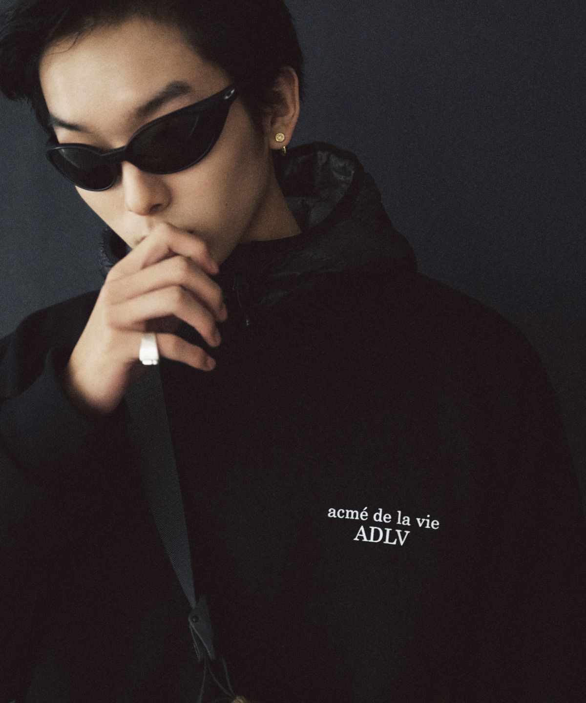 아크메드라비(ACME DE LA VIE) BASIC LOGO NAPPING SWEATSHIRT SEASON2