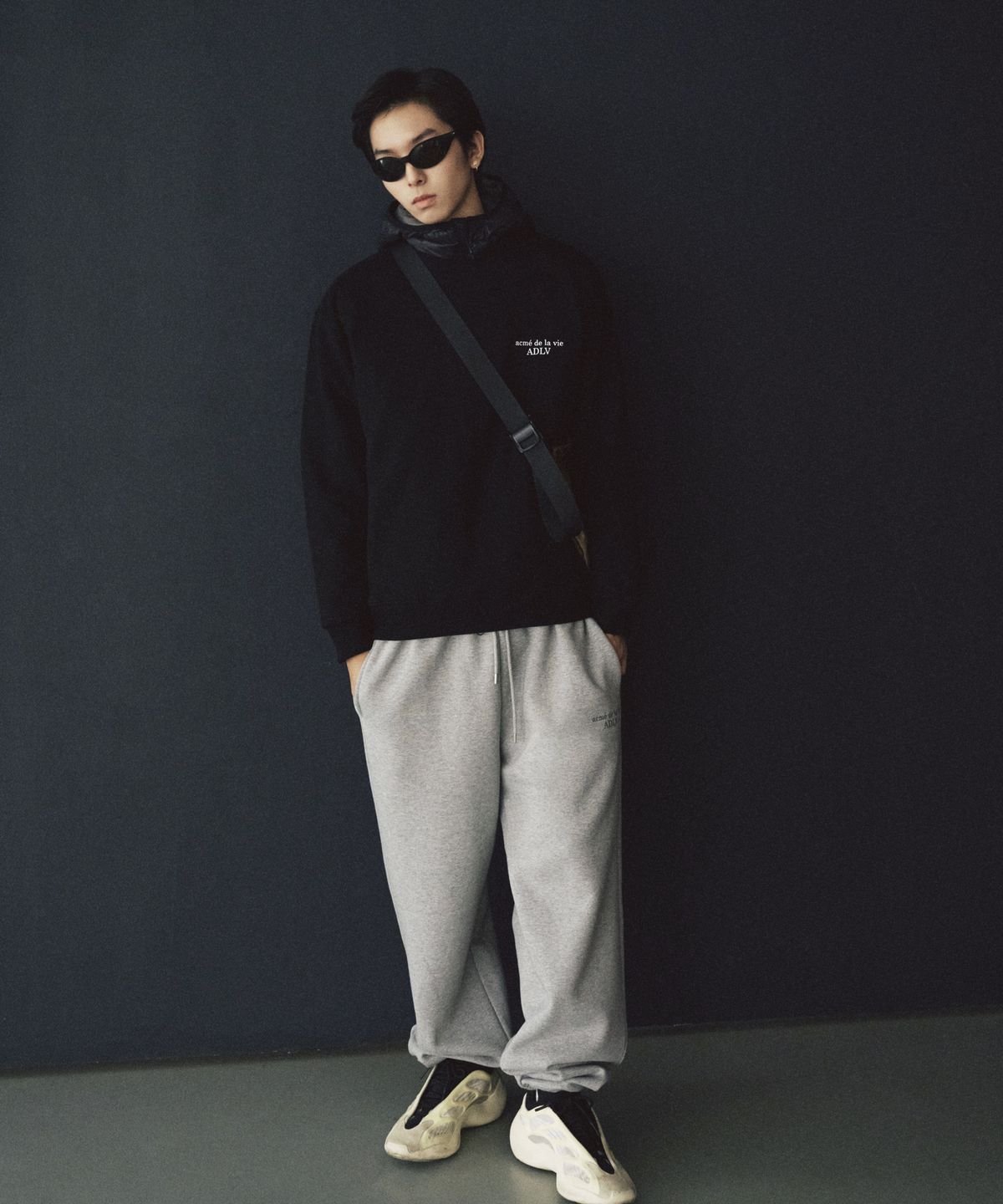 아크메드라비(ACME DE LA VIE) BASIC LOGO NAPPING SWEATSHIRT SEASON2