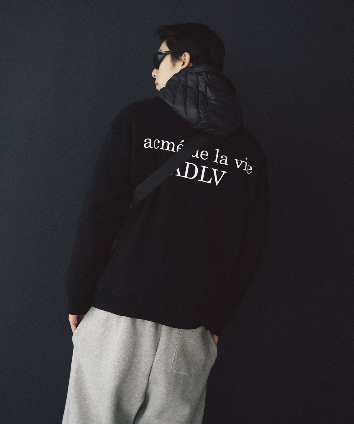 아크메드라비(ACME DE LA VIE) BASIC LOGO NAPPING SWEATSHIRT SEASON2