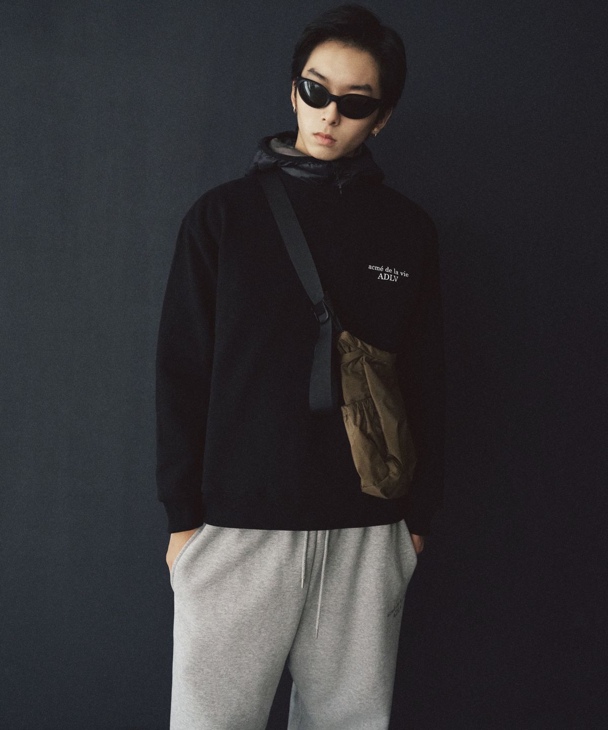 아크메드라비(ACME DE LA VIE) BASIC LOGO NAPPING SWEATSHIRT SEASON2