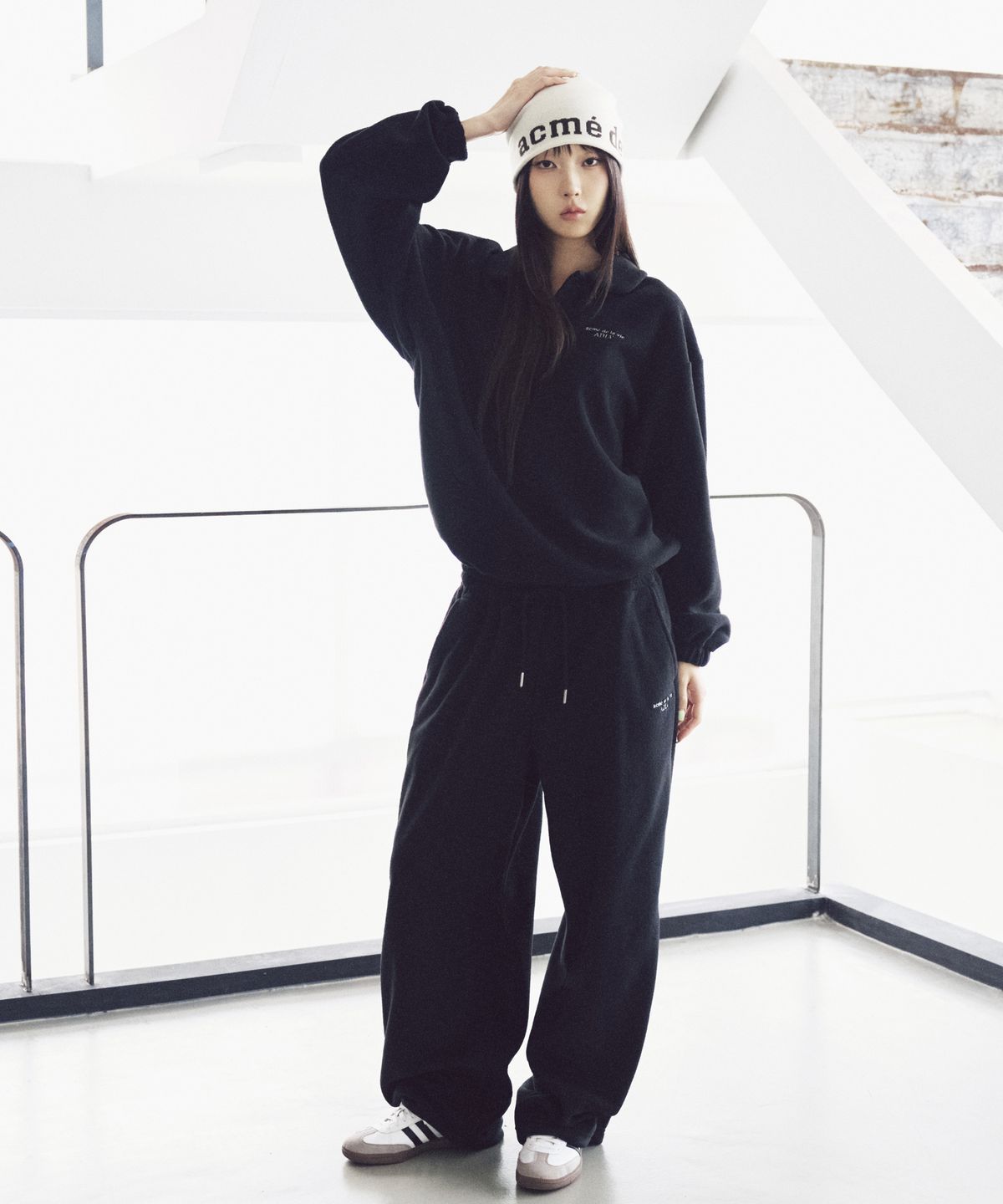 아크메드라비(ACME DE LA VIE) WOMAN ROUND COLLAR FLEECE LONG SLEEVE