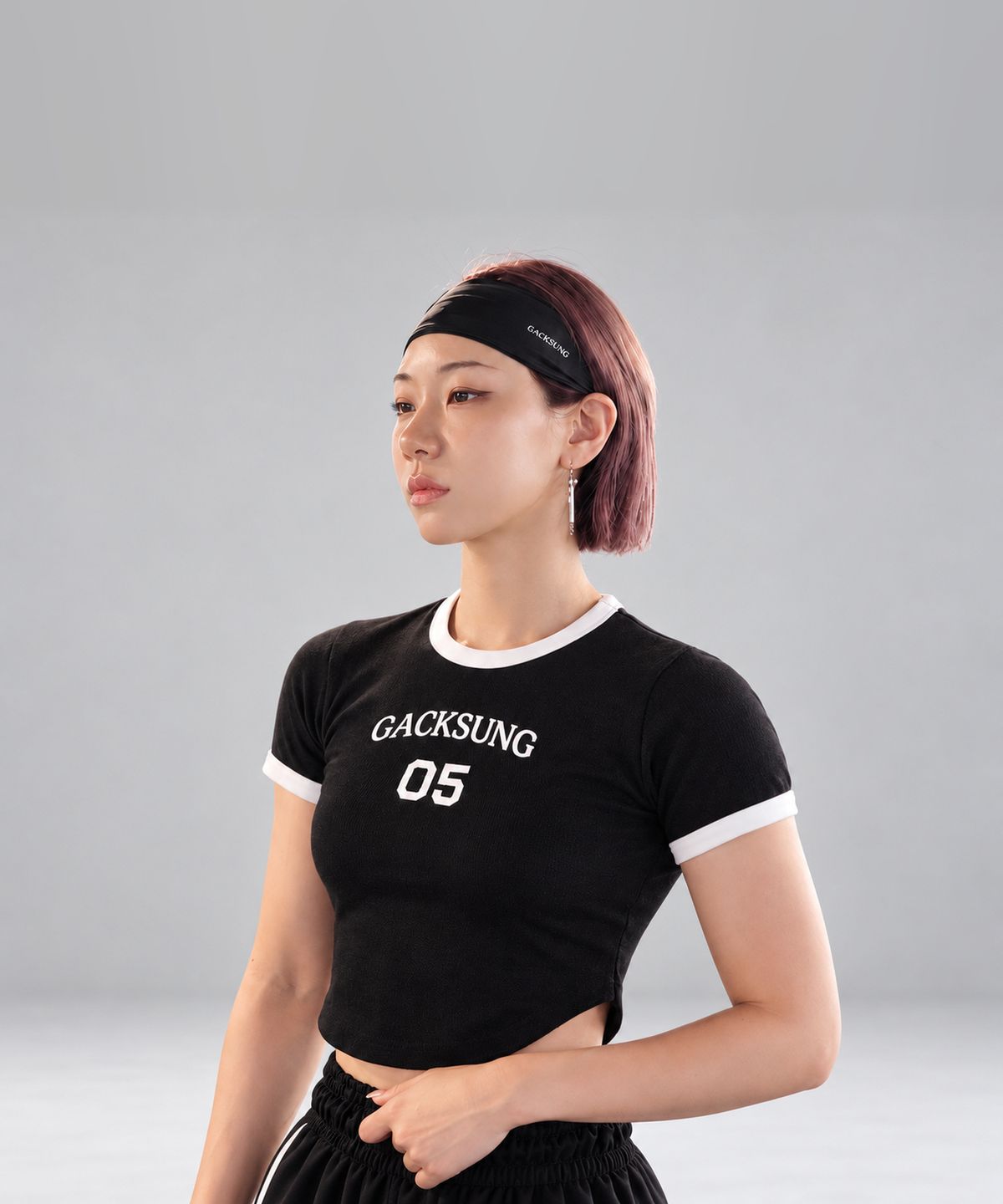 각성(GACKSUNG) 각성 우먼 크롭 반팔 티셔츠 짐웨어 U형 밑단 옆트임