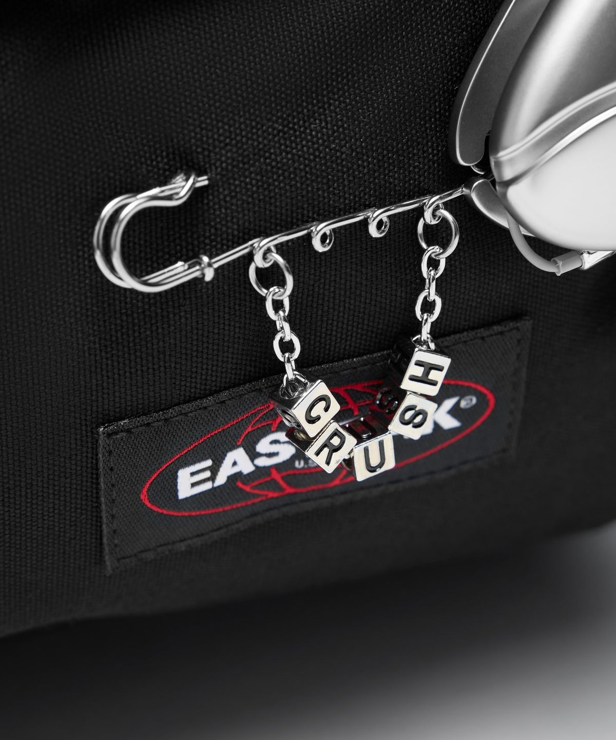 이스트팩(EASTPAK) 패디드 파커 Eastpak x CRUSH